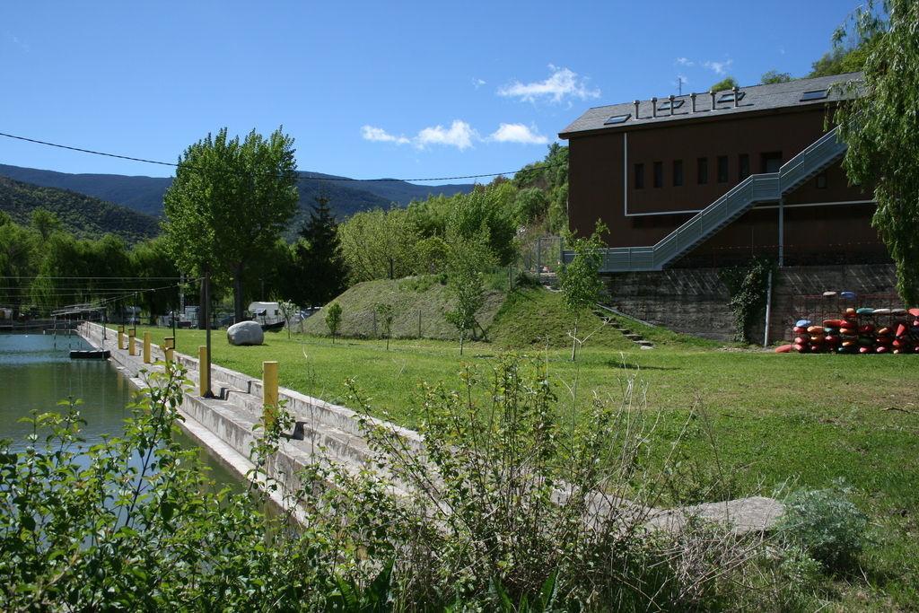 Alberg Escola De Piraguisme De Sort Buitenkant foto